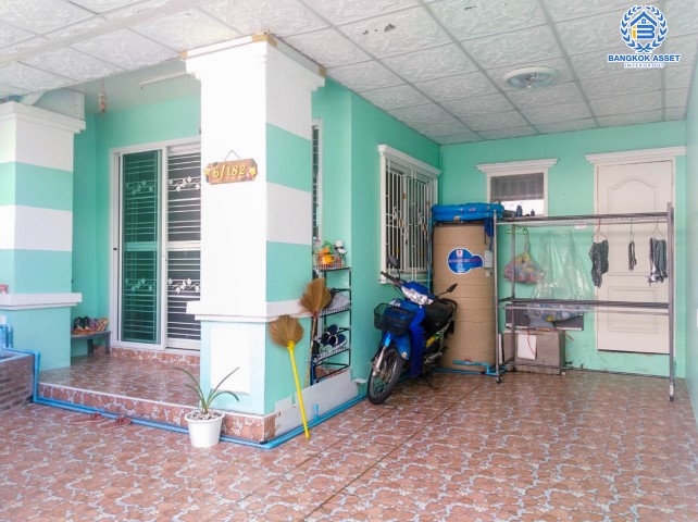 *****ทาวน์เฮ้าส์มือสองย่านนนทบุรี ม.วิโรจน์วิลล์ สะพานนนทบุรี-บางบัวทอง เนื้อที่ 21 ตร.ว. ฟังก์ชัน 3 ห้องนอน 2 ห้องน้ำ 1 ที่จอดรถ แถมฟรี! แทงก์น้ำ, ประตูรีโมท 100 ม. ถ.สะพานนนทบุรี-บางบัวทอง บนทำเลศักยภาพ เชื่อมต่อถ.กาญจนาภิเษก, ถ.ชัยพฤกษ์, ถ.นครอินทร์